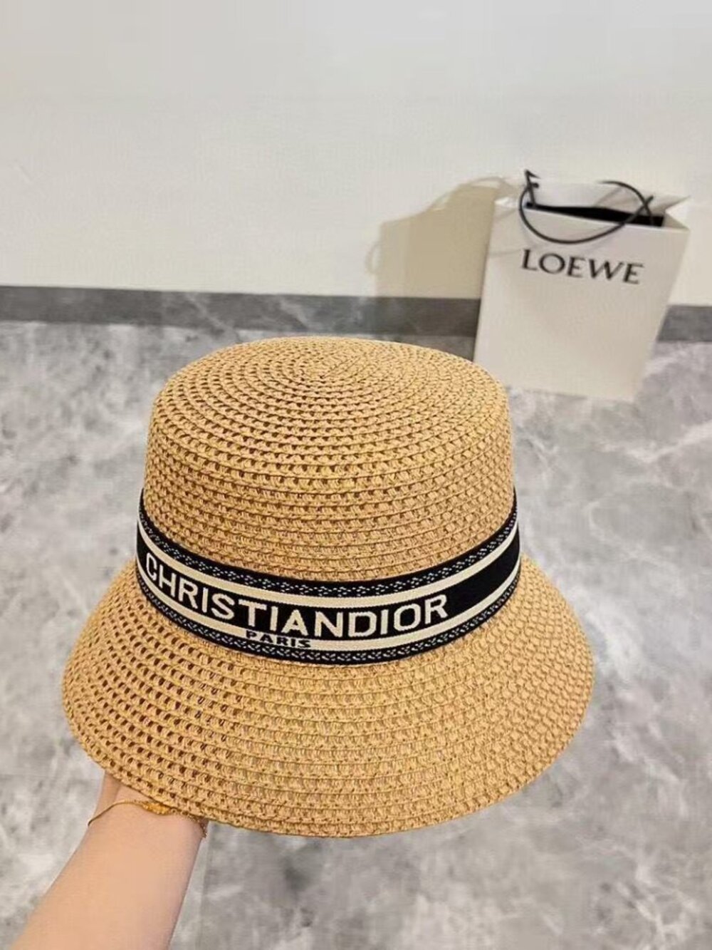 Dior straw hat with embroidered logo - Picture 6 of 6